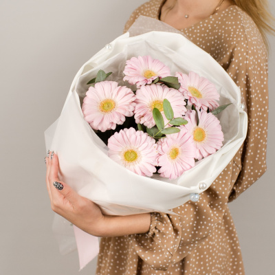 Букет из мини гербер с эвкалиптом N 50479