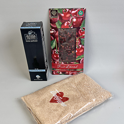 Подарочный набор "Сюрприз для бабушки" полотенце, аромадиффузор, шоколад N 69425