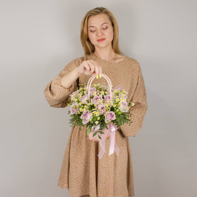 Сумочка с розами Кения и ромашками (танацетум) N 50540