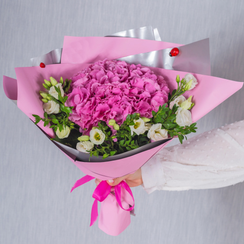 Школьный букет с гортензией и эустомой "Подружка" арт. 37962