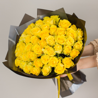 Букет из 51 желтой розы Кения в упаковке 28448-Ж
